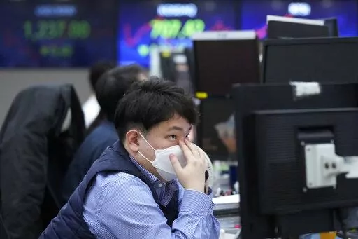 A currency trader watches monitors at the foreign exchange dealing room of the KEB Hana Bank headquarters in Seoul, South Korea, Thursday, Jan. 19, 2023. Asian shares were trading mixed Thursday, as investors grew cautious after Wall Street's biggest pullback of the year. (AP Photo/Ahn Young-joon)
