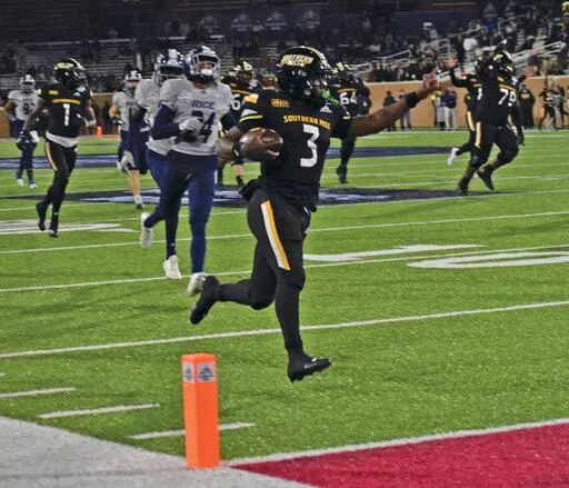 Southern Miss Back Frank Gore (3) runs for a 64 yard touchdown against Rice in the Lending Tree Bowl NCAA college football game against Rice, on Saturday, Dec. 17, 2022 in Mobile, Ala. (Aimee Cronan/The Gazebo Gazette via AP)