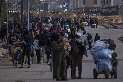 Palestinians flee Israeli ground offensive in Kahn Younis, Gaza Strip, Saturday, Jan. 27, 2024. (AP Photo/Fatima Shbair)