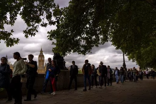 People queue to pay their respect to the late Queen Elizabeth II while she lies in state outside Westminster Hall in London, Sept. 15, 2022.  (AP Photo/Emilio Morenatti, File)