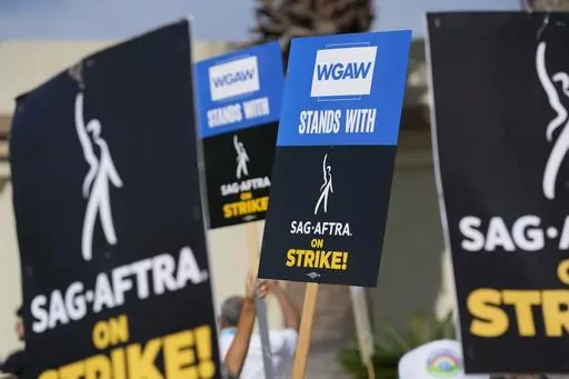 Picketers demonstrate outside Paramount Pictures studio on Wednesday, Sept. 27, 2023, in Los Angeles. Unions commanded big headlines last year, but that didn’t translate into higher membership numbers, according to government data released Tuesday, Jan. 23, 2024. (AP Photo/Chris Pizzello, File)